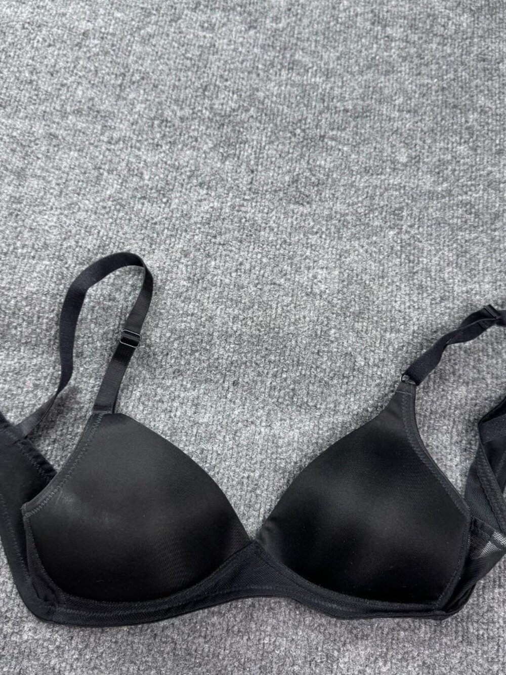 Wacoal 75305 Black Wirefree T-Shirt Bra Petite Size 32B Mesh Trim STAINS